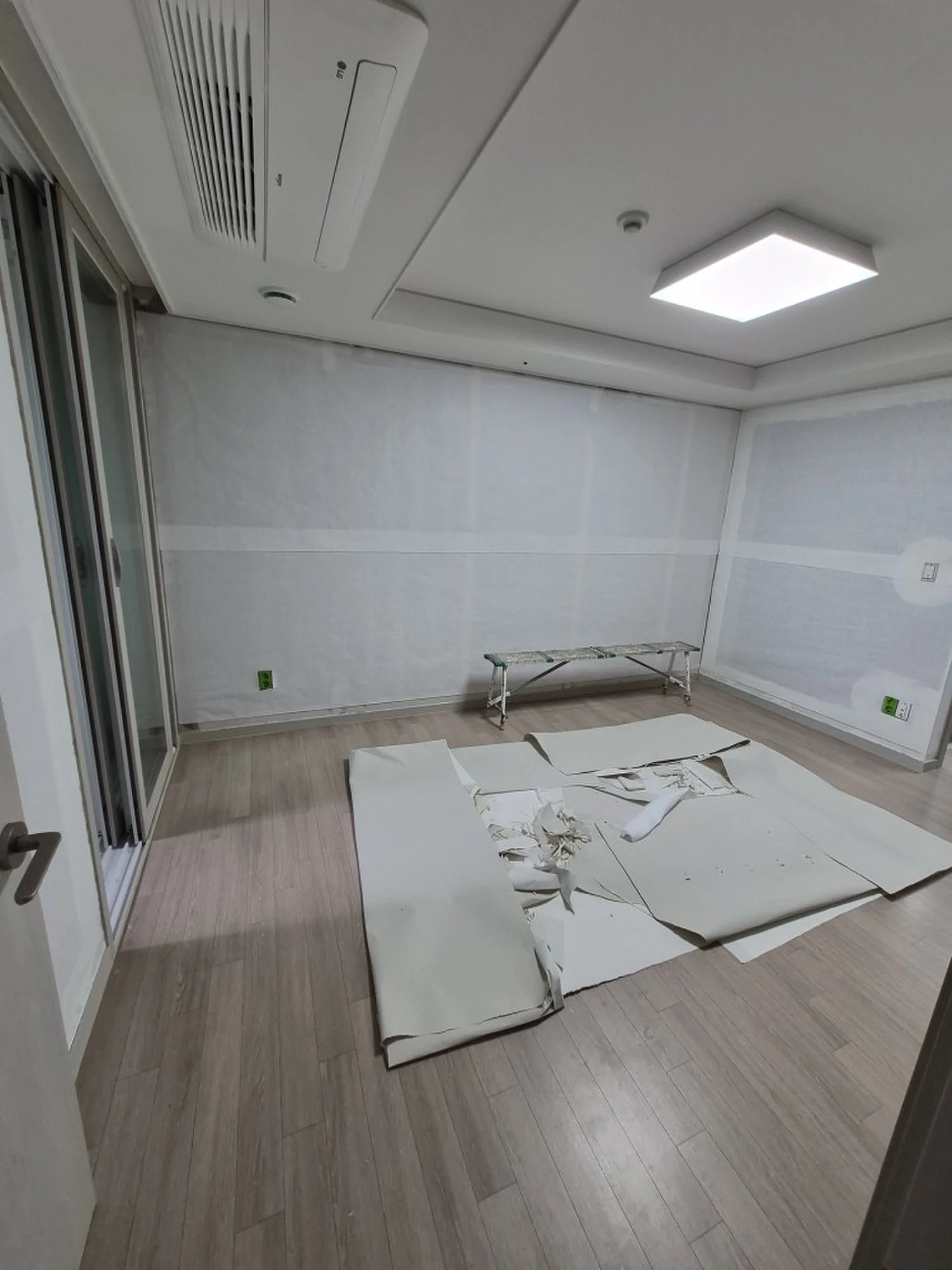 부천 역곡동 벽 실크벽지도배 현장 사진